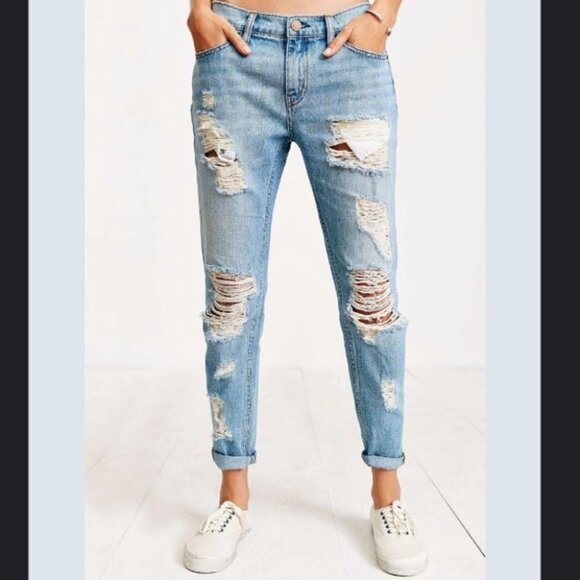 BDG Slim Boyfriend Low  Rise Ripped Jeans - Picture 1 of 16
